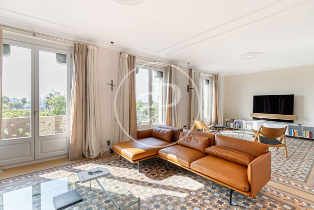 Luxurious Apartments and Penthouse in a Modernist Building: Casa Condeminas