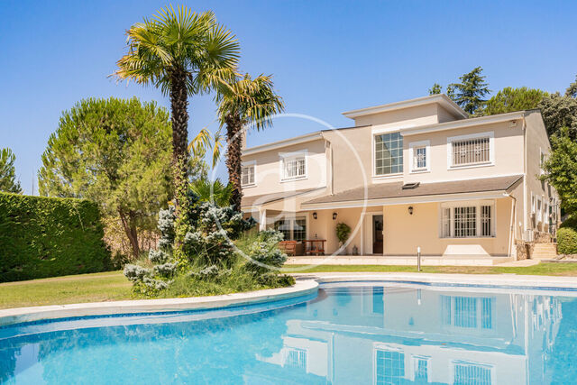 Exclusivo Chalet Independiente en Urbanización El Golf, Las Rozas