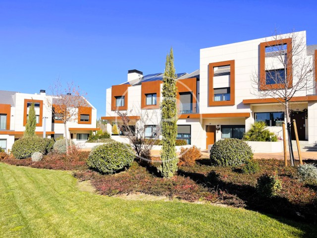 Nouvelle construction à vendre avec terrasse à El Olivar de Mirabal (Boadilla del Monte)